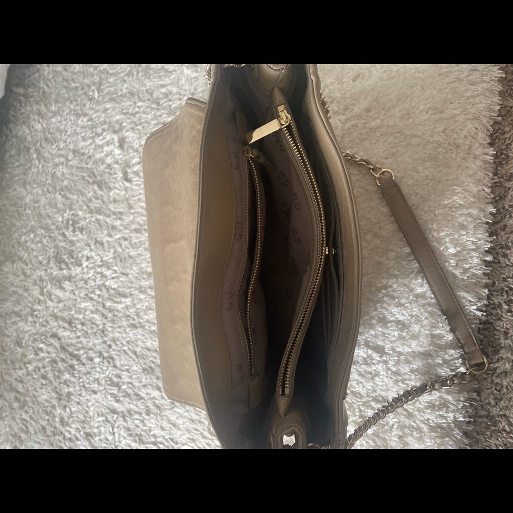 Tory Burch quilted crossbody/shoulder bag - Picture 3 of 9
